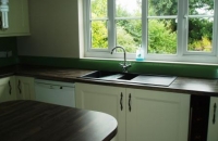Green kitchen splashback